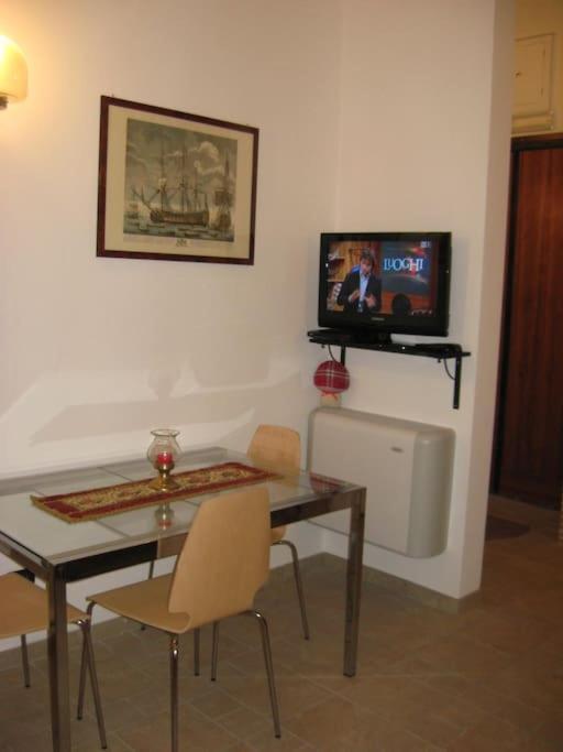 Vivilo Collection - Opera Teather Apartment - Very Central Рим Екстериор снимка