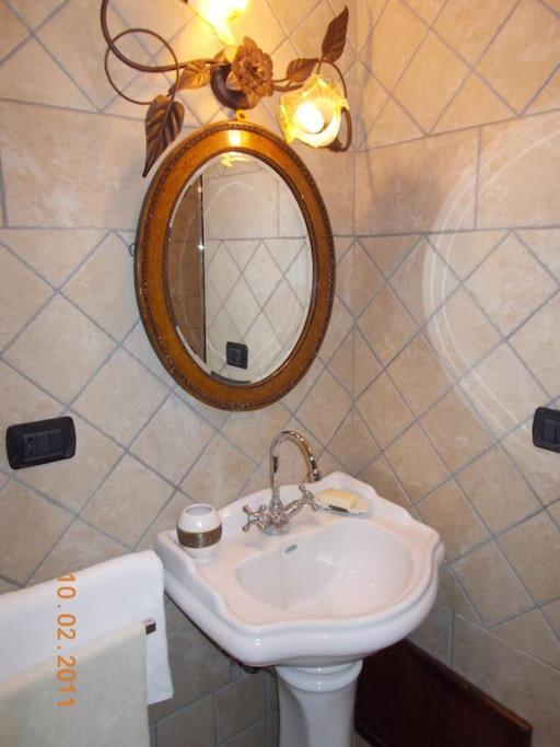Vivilo Collection - Opera Teather Apartment - Very Central Рим Екстериор снимка