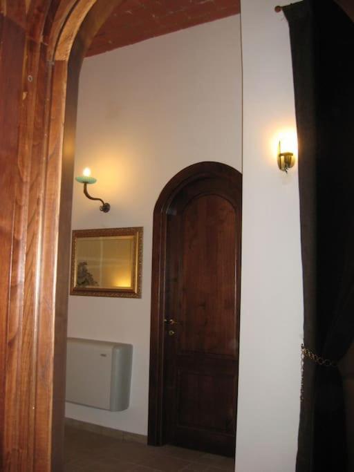 Vivilo Collection - Opera Teather Apartment - Very Central Рим Екстериор снимка