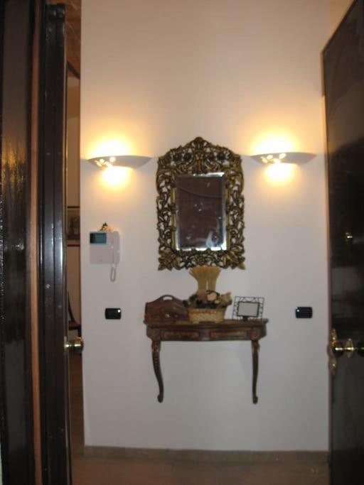 Vivilo Collection - Opera Teather Apartment - Very Central Рим Екстериор снимка