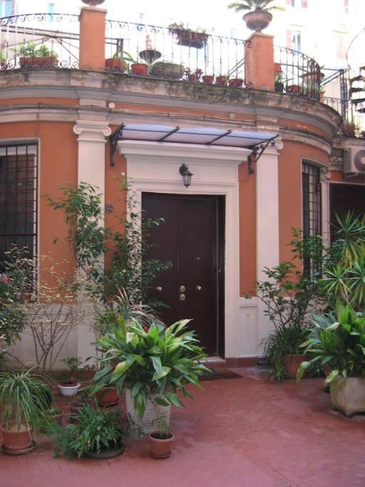 Vivilo Collection - Opera Teather Apartment - Very Central Рим Екстериор снимка